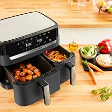 Tefal مقلاة هوائية بدرجين لتر Easy Fry & Grill 8.3 لون رمادي داكن Tefal مقلاة هوائية بدرجين لتر Easy Fry & Grill 8.3 لون رمادي داكن