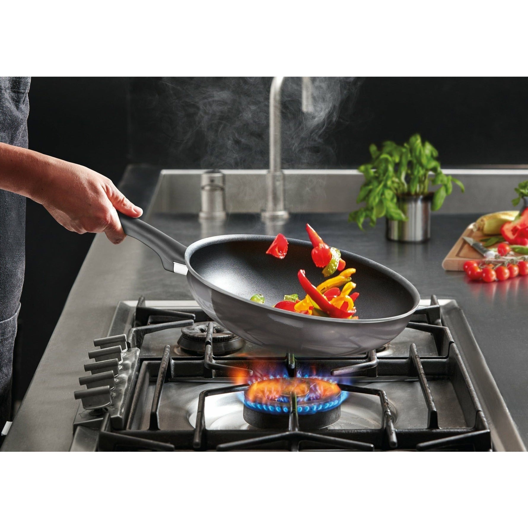Tefal Resist Intense Wokpan 28Cm مقلاة عميقة رسيست انتنس بطبقه تيتانيوم Tefal Resist Intense Wokpan 28Cm مقلاة عميقة رسيست انتنس بطبقه تيتانيوم